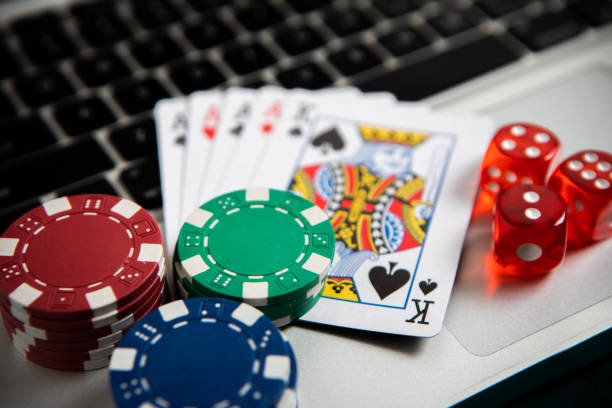 Live Number Prediction dealer conducting a draw at spinhoki88